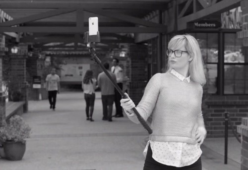 selfie-stick (Custom).jpg